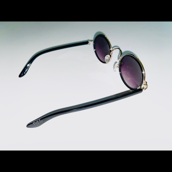 Sunglasses (Gender Neutral) - Picture 2 of 3